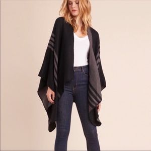 NWOT BB Dakota reversible poncho in black/grey